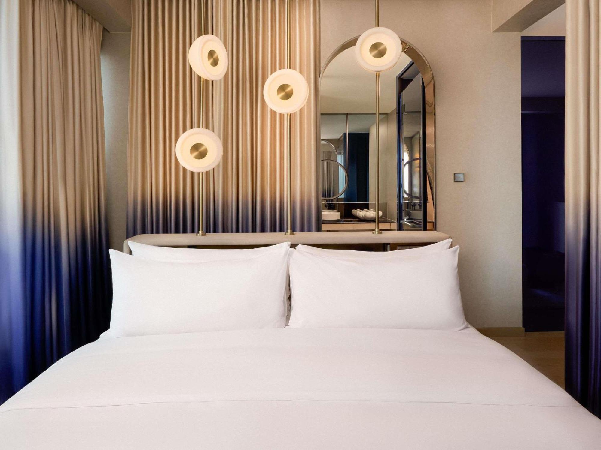 Suite King Club Benefits High Floor