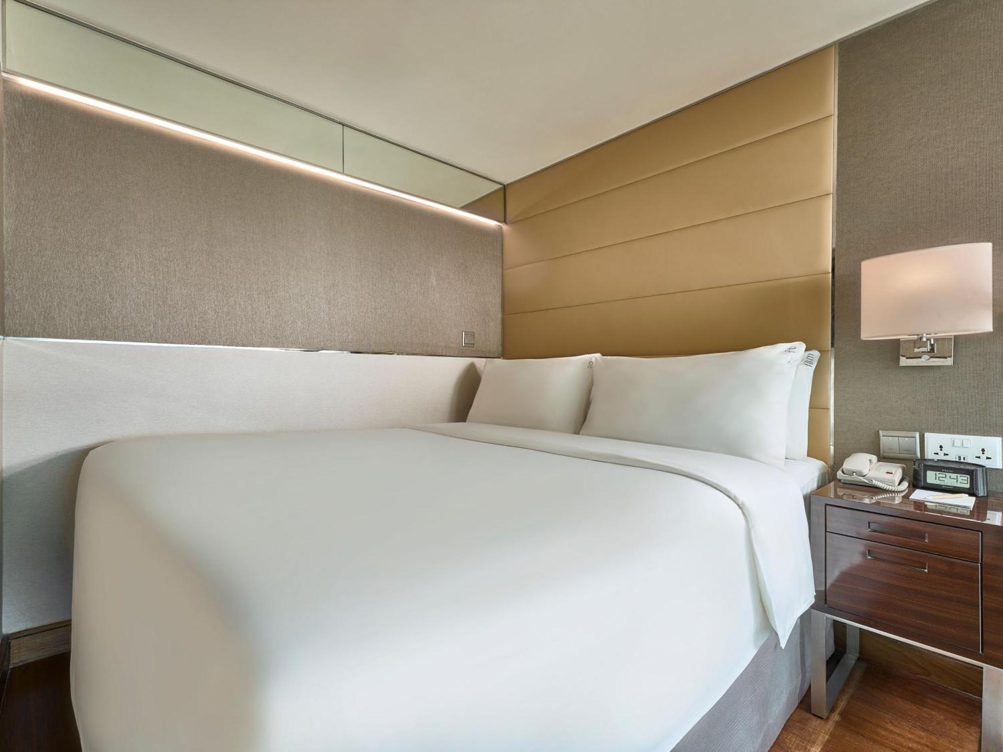 Premium Loft Queen Room