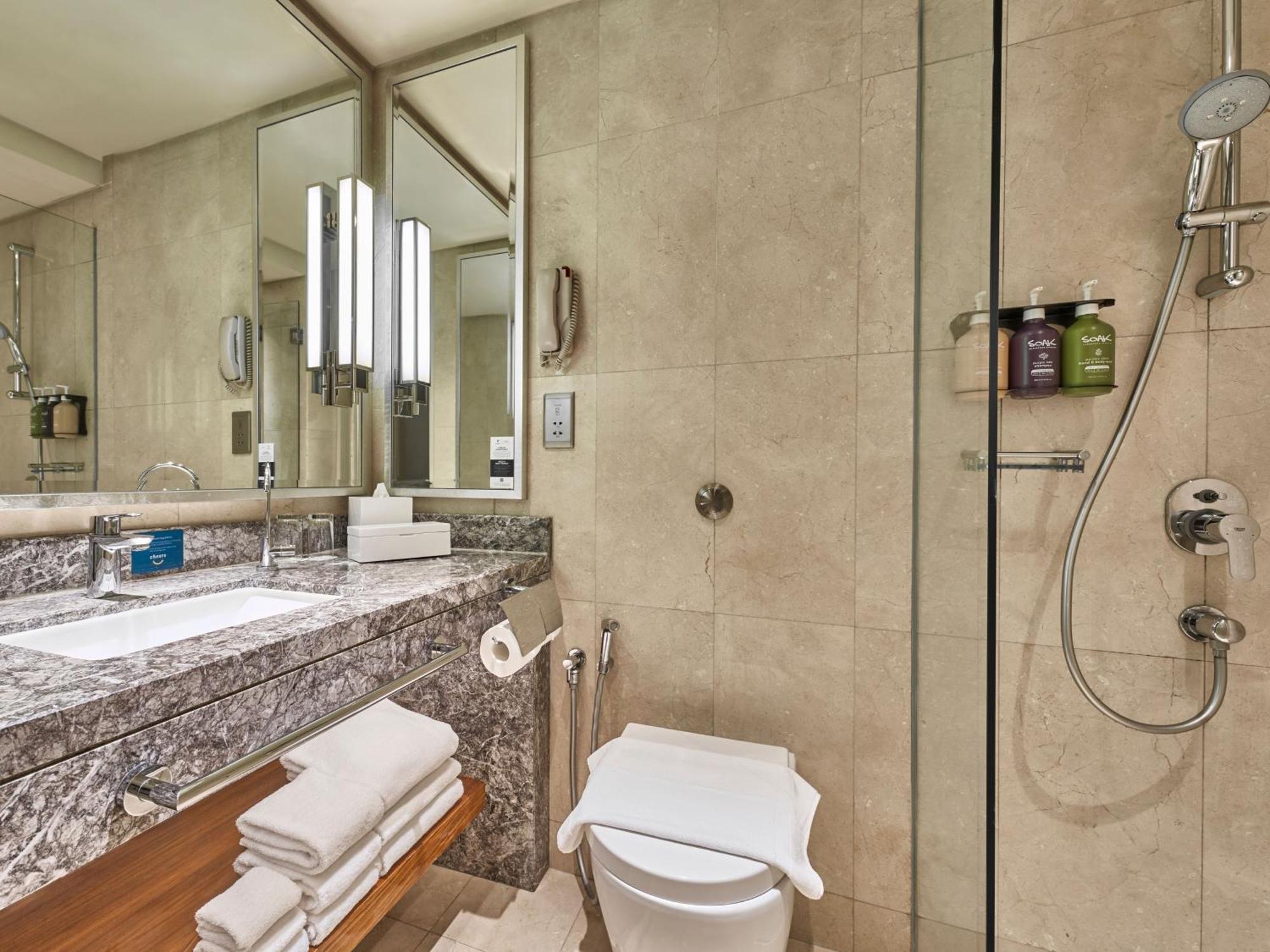 Premium Loft Queen Room