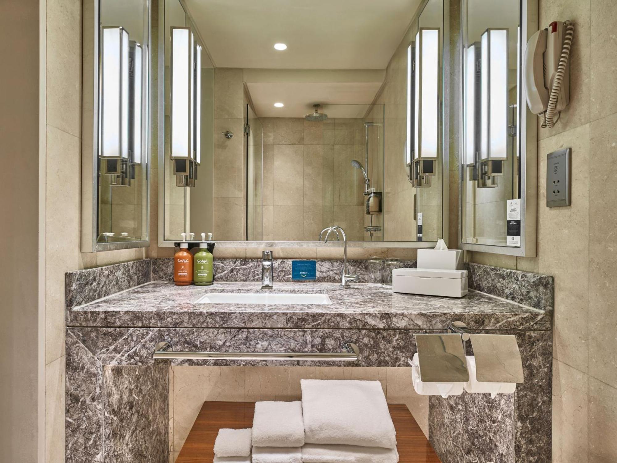 Premium Loft Queen Room