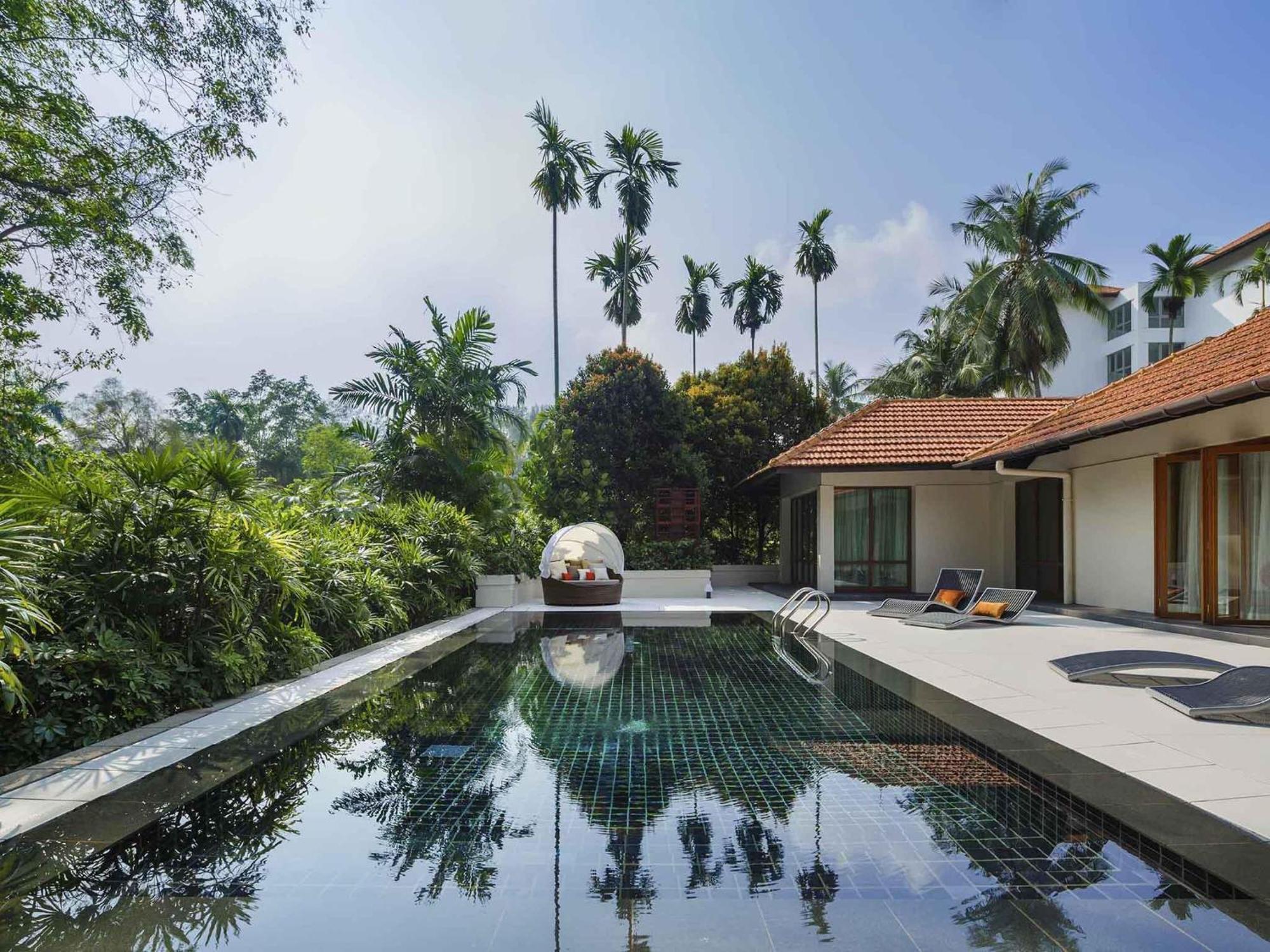Villa du Jardin 1 King Size Bed & 2 Single Beds Private Pool