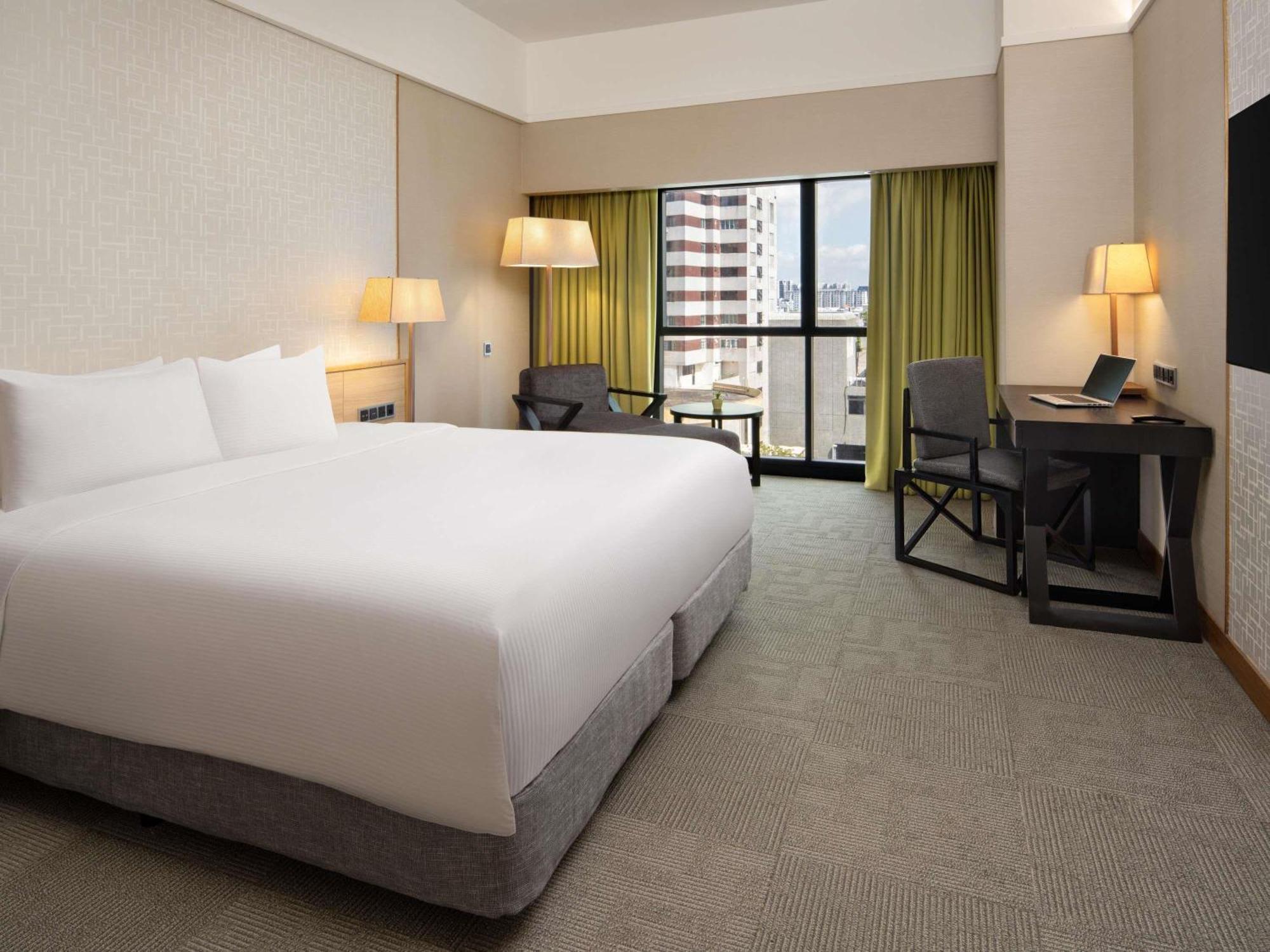 Superior Room 1 King Bed