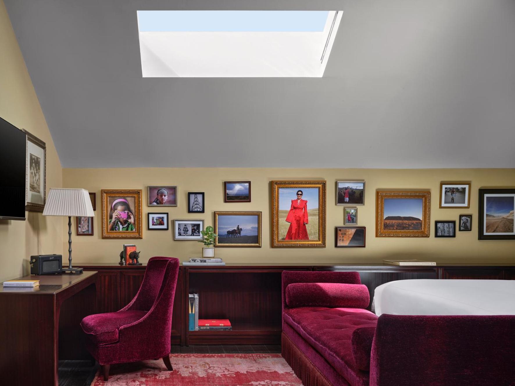 Junior Club Suite 1 King Top Floor Club Lounge Access Complimentary Cocktails & Snacks