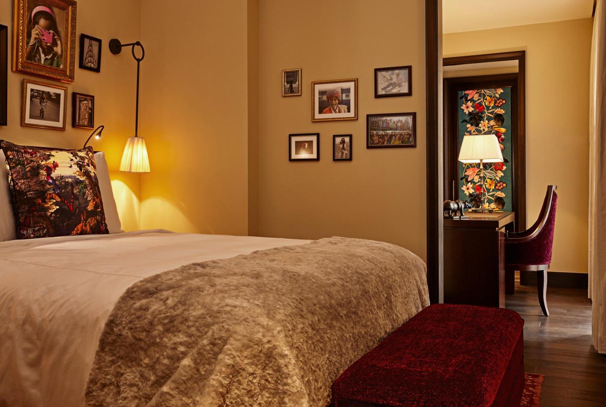 Deluxe Executive Guest Room 1 King Club Lounge Access Complimentary Cocktails & Snacks