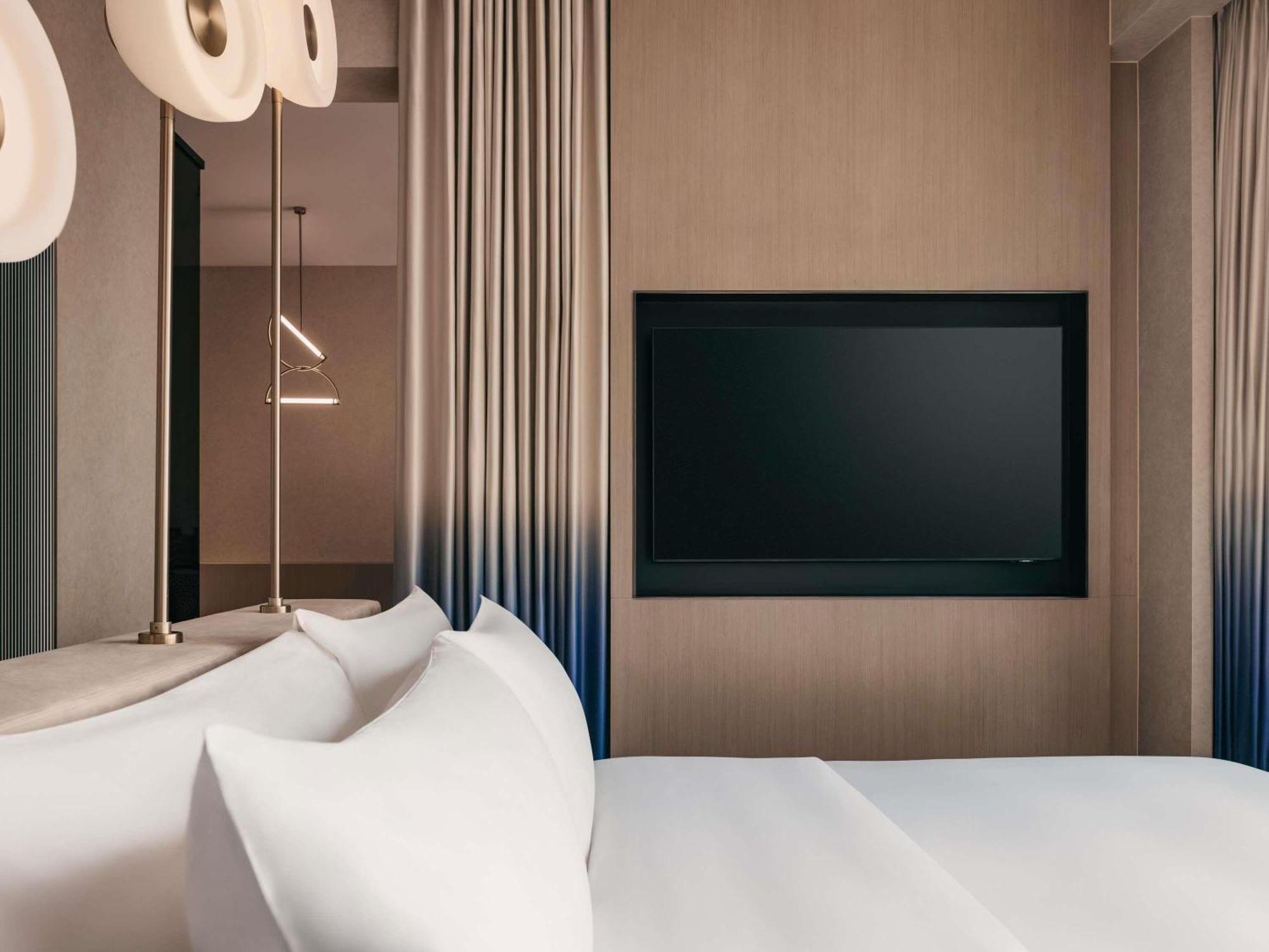 Suite King Club Benefits High Floor