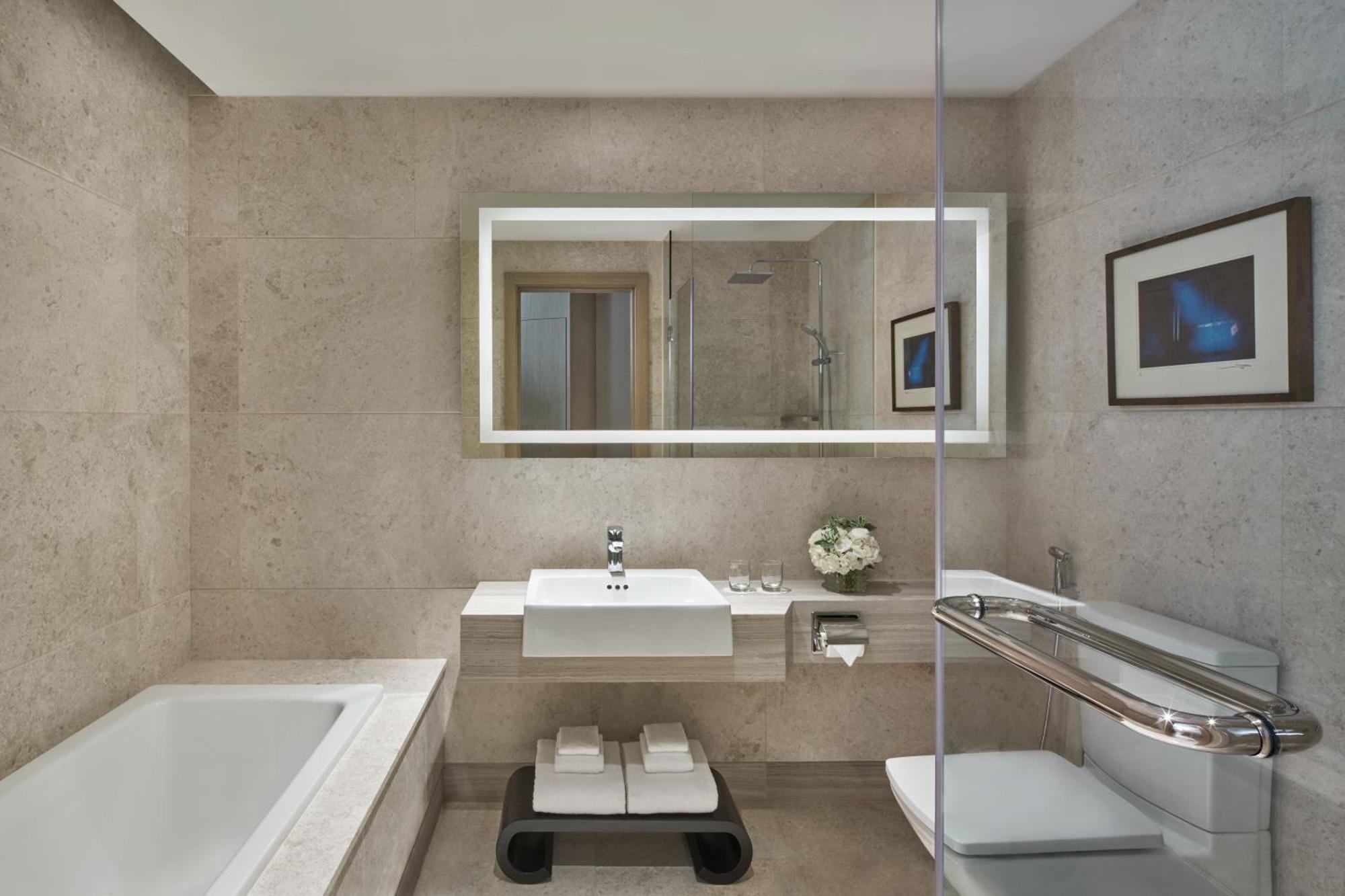 Executive Premier Room High Floor Club Lounge Access