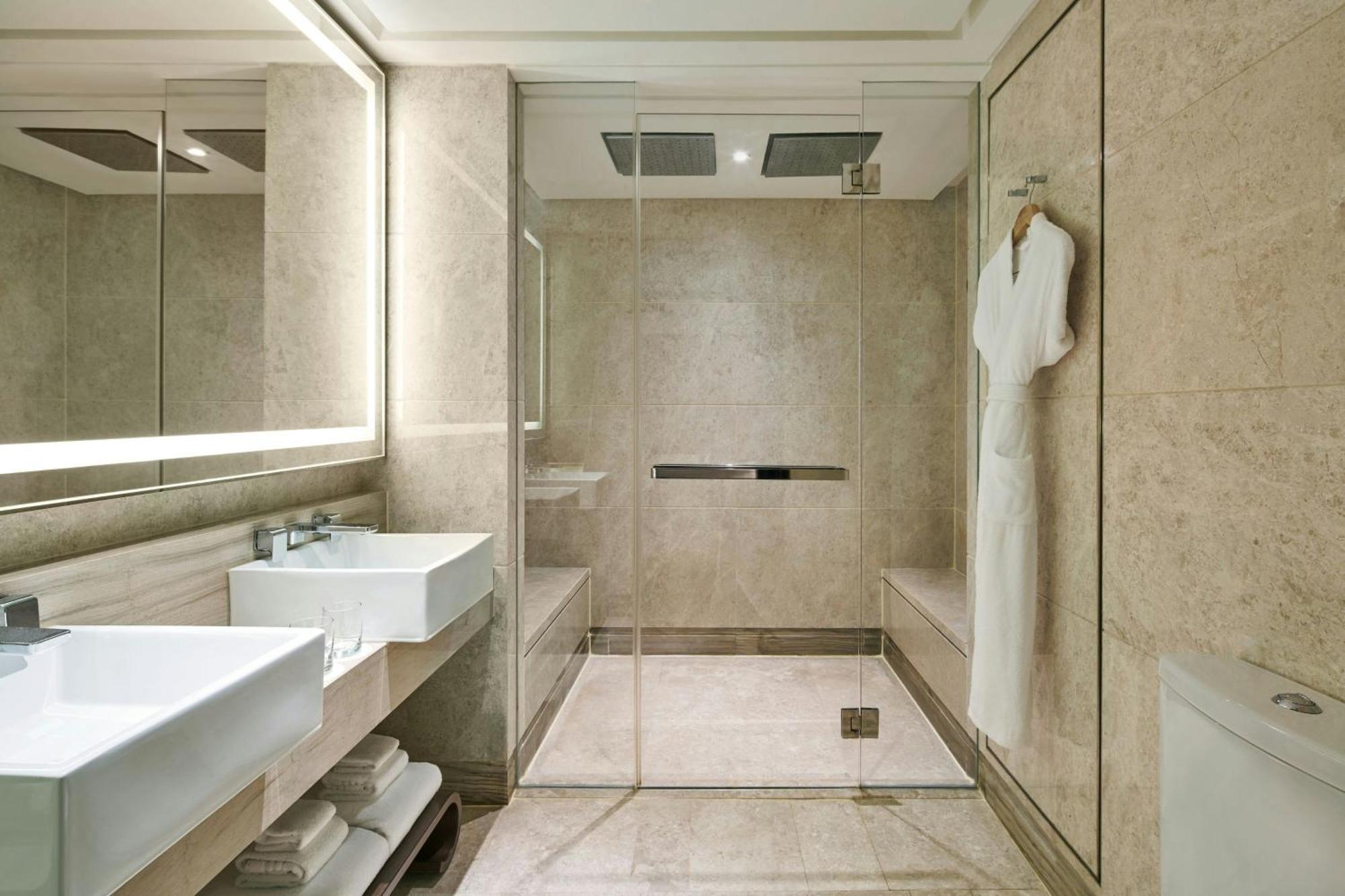 Executive Twin Room Club Lounge Access