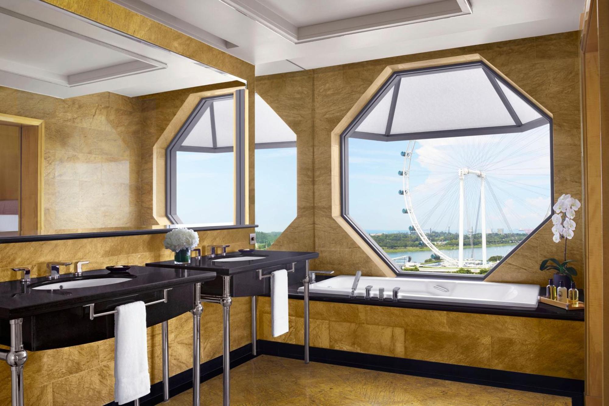 Premier Suite 1 King Bed Marina Bay View