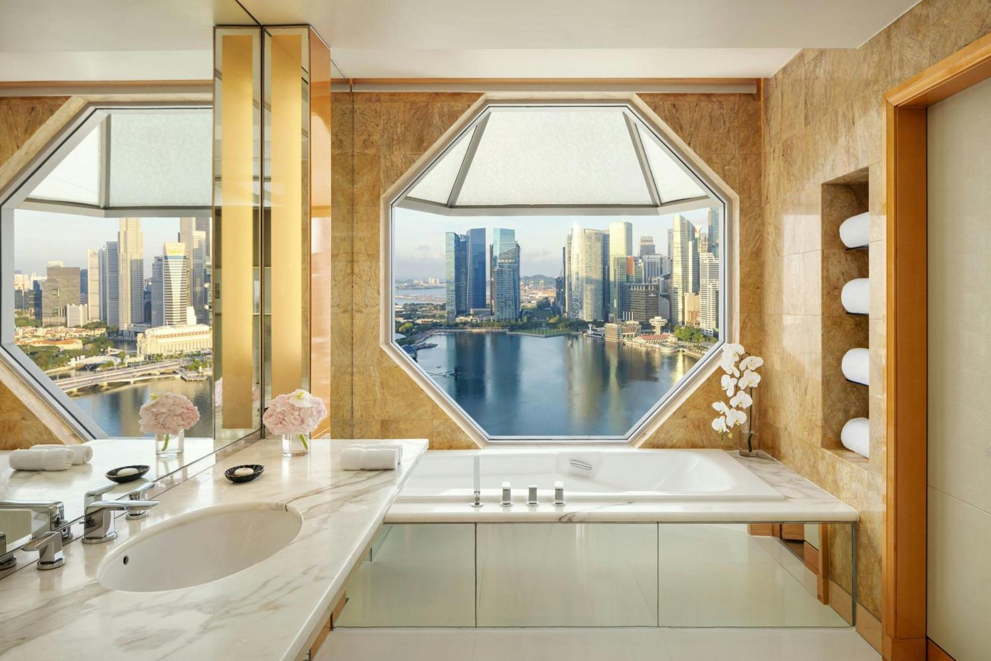Deluxe Marina 2 Twin Beds Marina Bay View