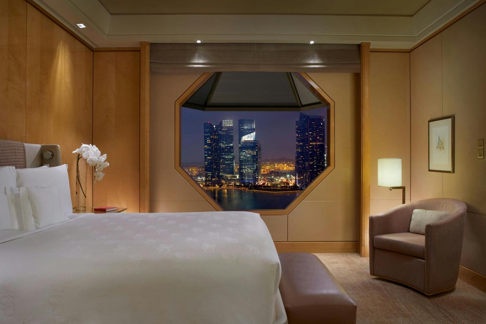 Premier Suite 1 King Bed Marina Bay View