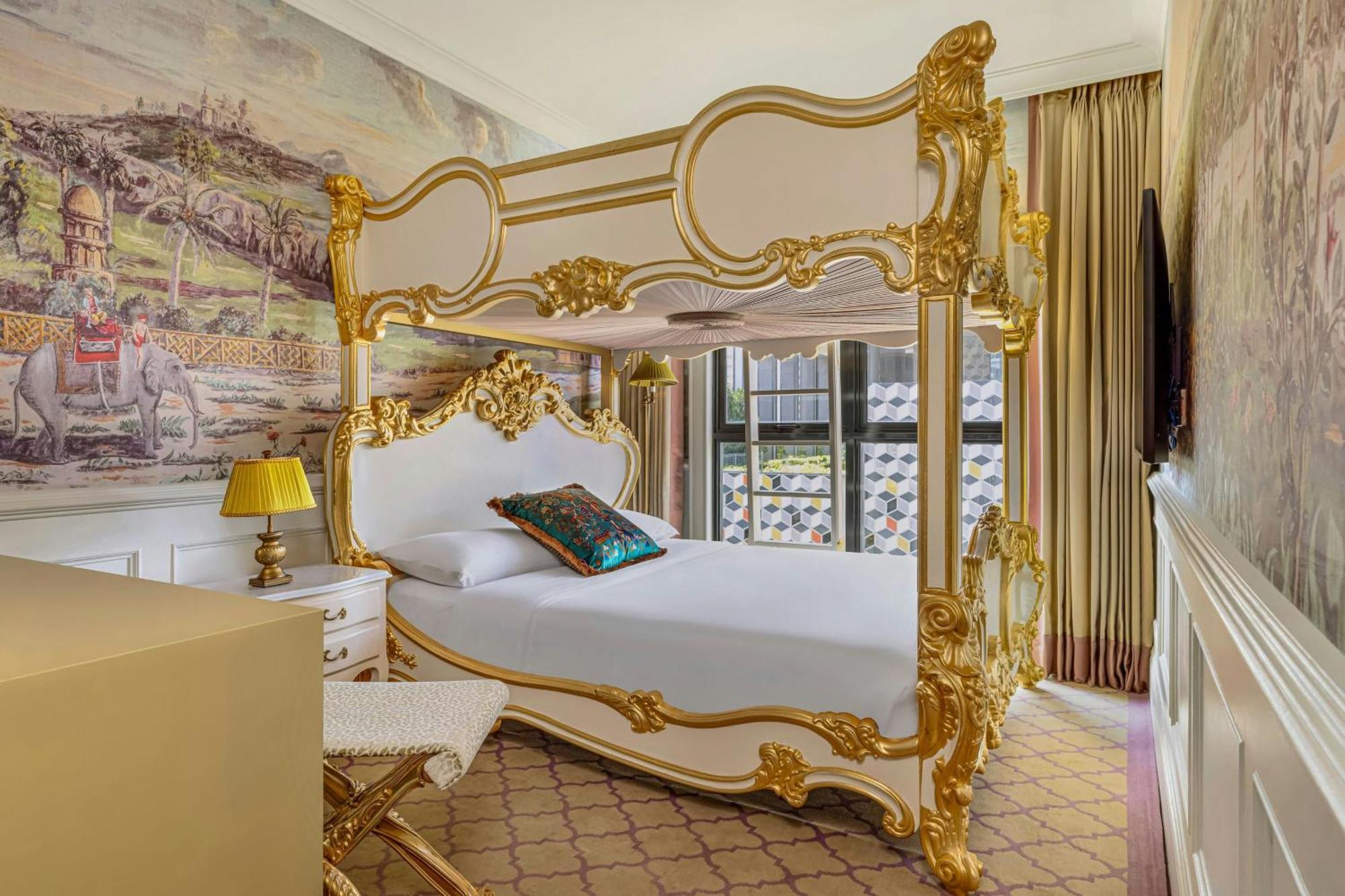 Royal Classic Family Queen Room 2 Queen Club Lounge Access Complimentary Cocktails & Snacks