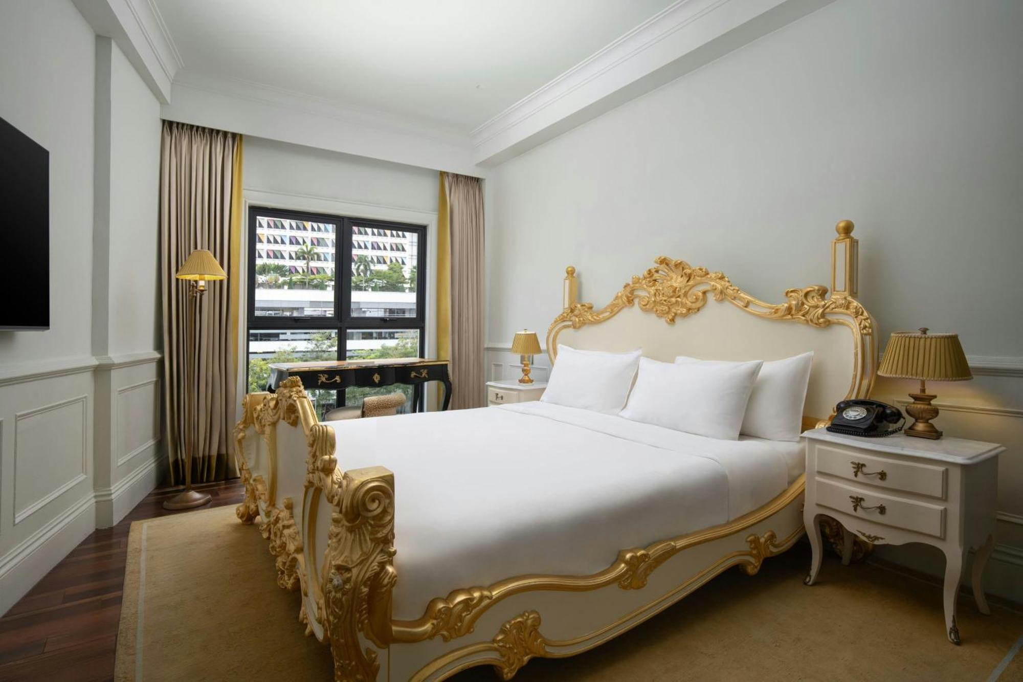 Royal Prince Room 1 King Club Lounge Access Complimentary Cocktails & Snacks