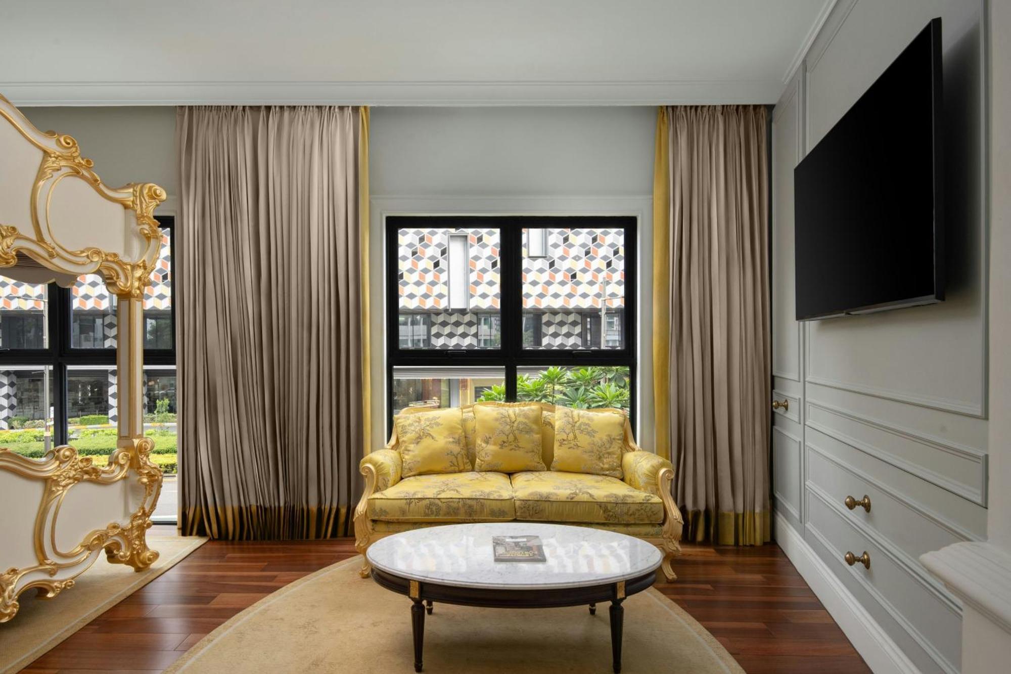 Royal Maharaja Family Suite 2 King Club Lounge Access Complimentary Cocktails & Snacks