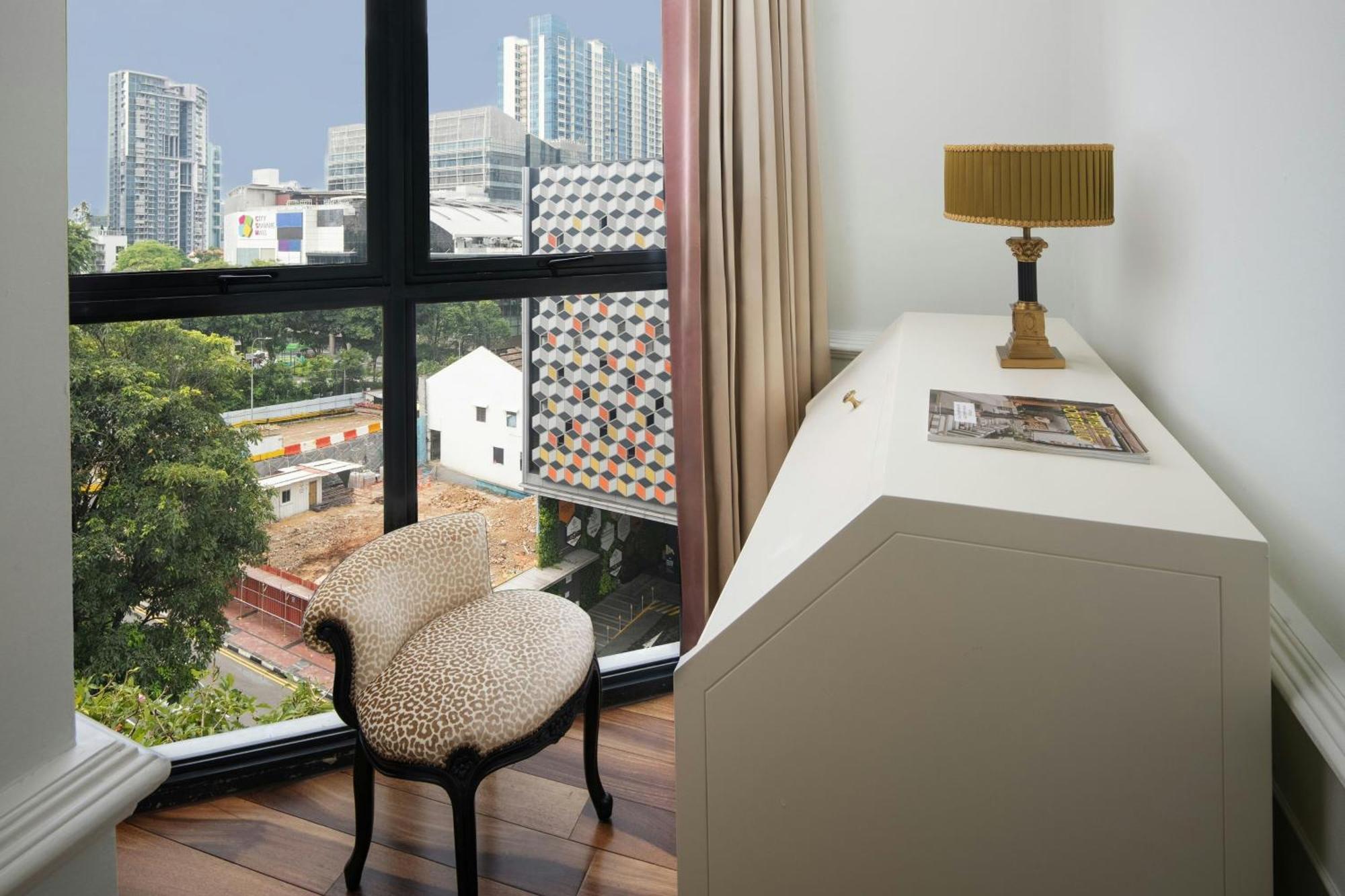 Royal Classic Room 1 Single Club Lounge Access Complimentary Cocktails & Snacks