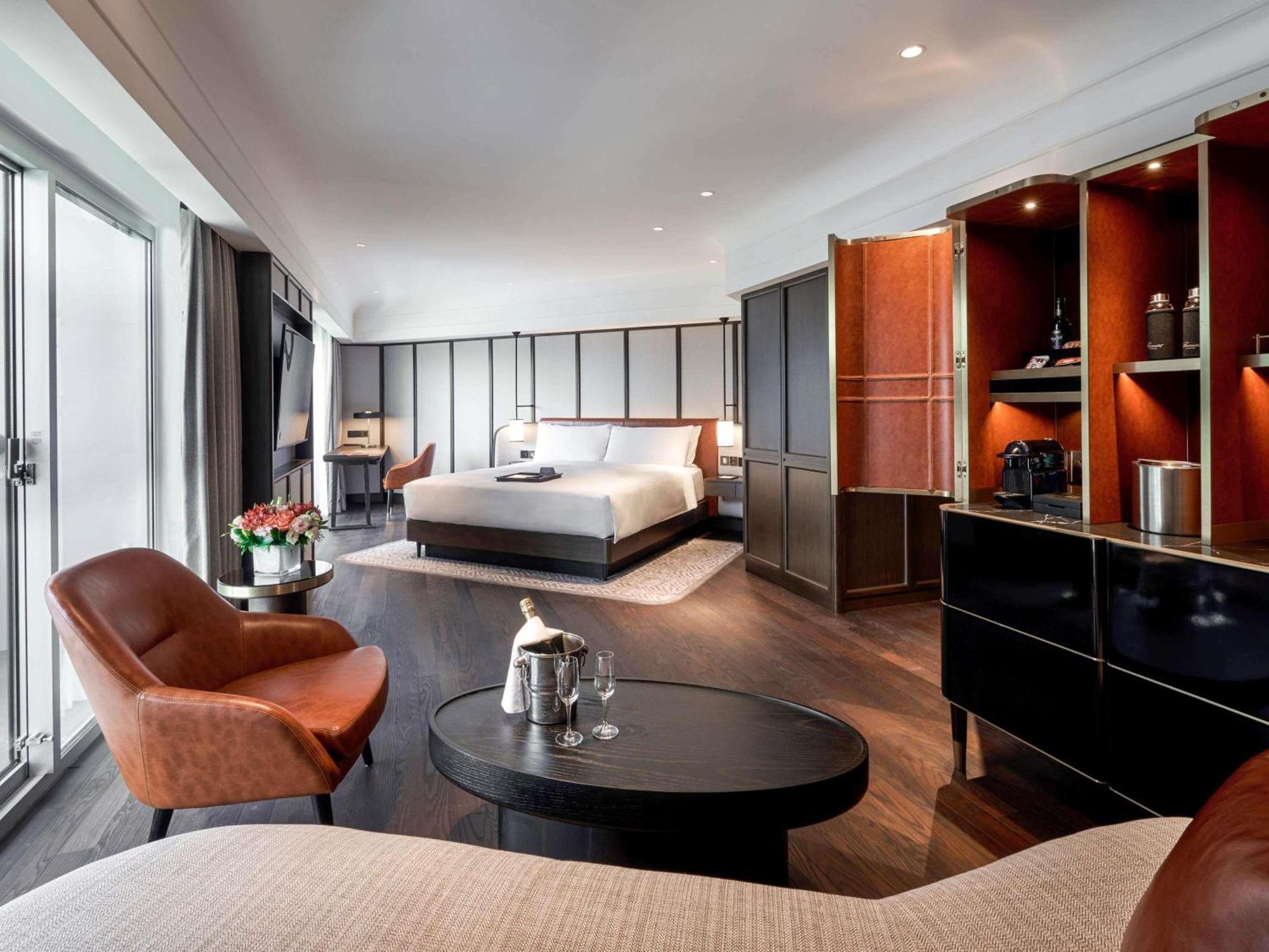 Signature Salon King Suite Separate Lounge Two Balconies