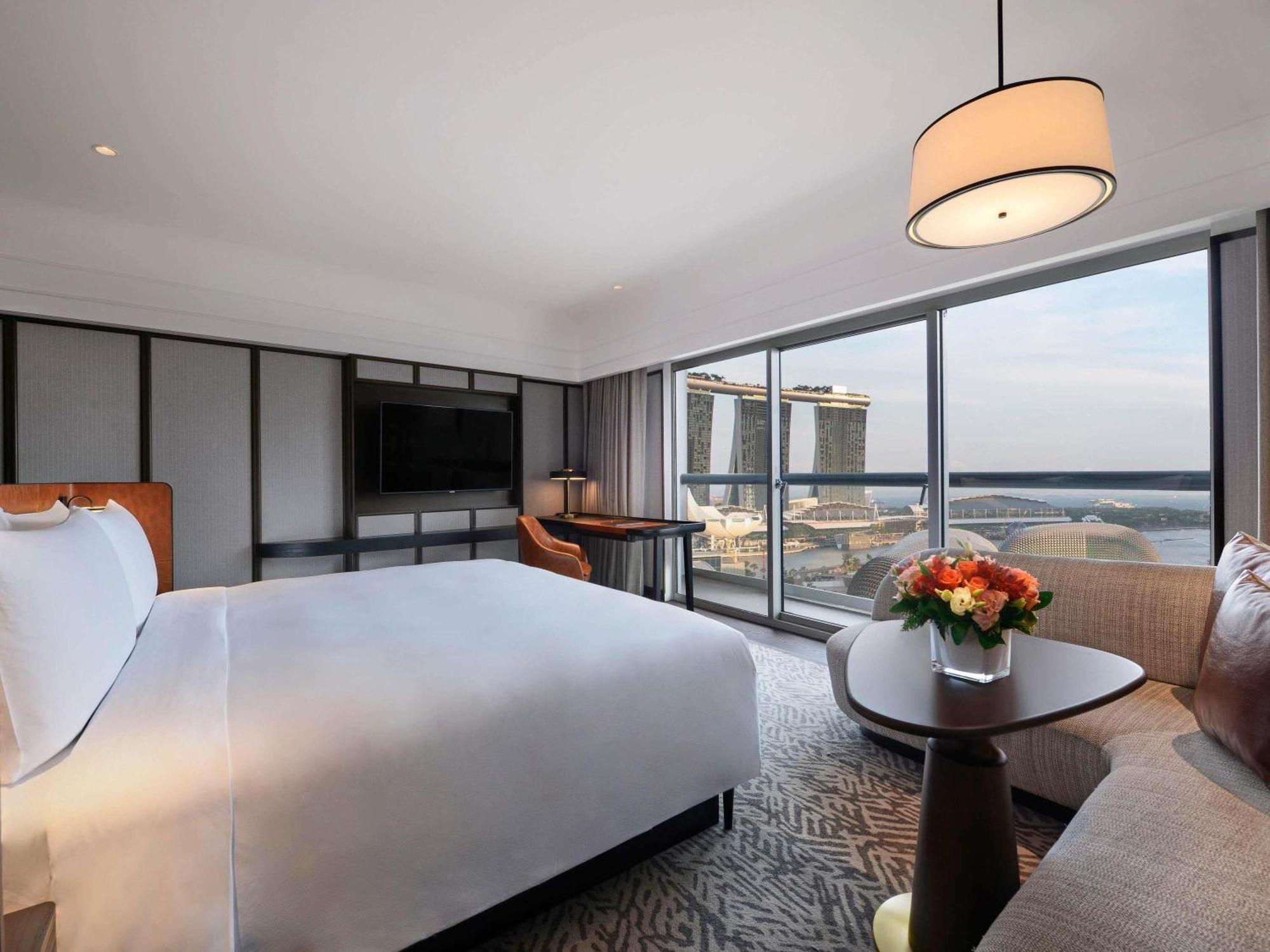 Fairmont Gold Harbour King Room Balcony Harbour View Lounge Access