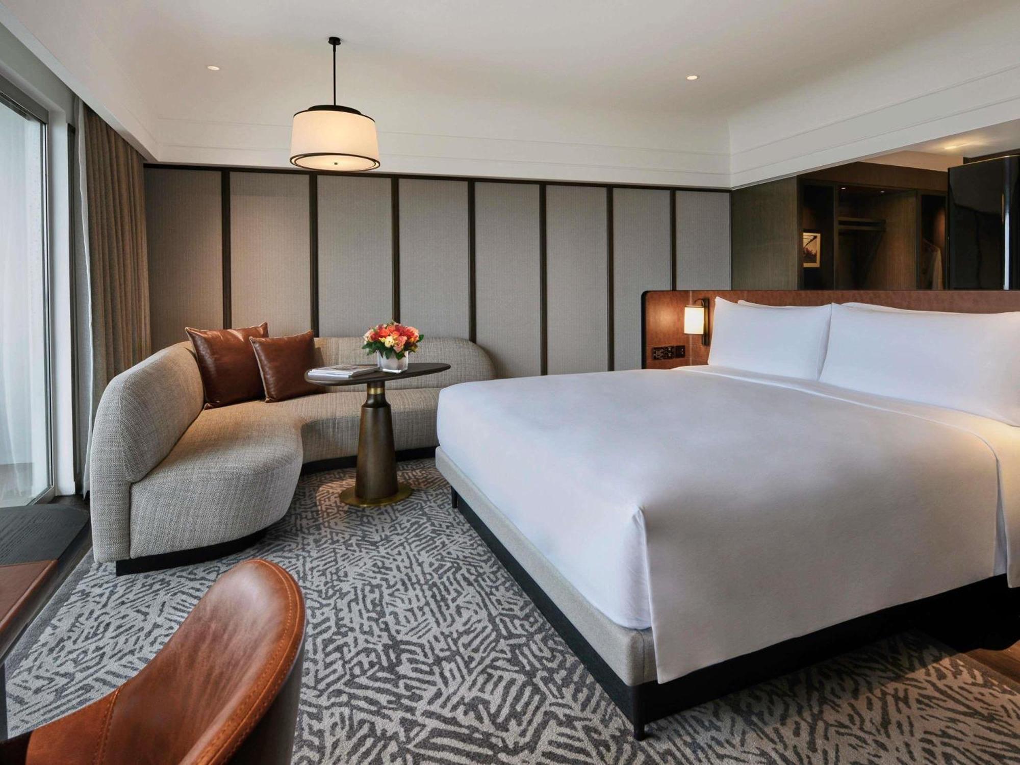Fairmont Gold Harbour King Room Balcony Harbour View Lounge Access