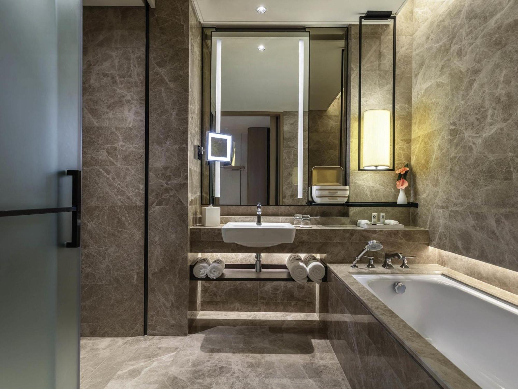 Luxury Room 2 Single Beds Heritage View