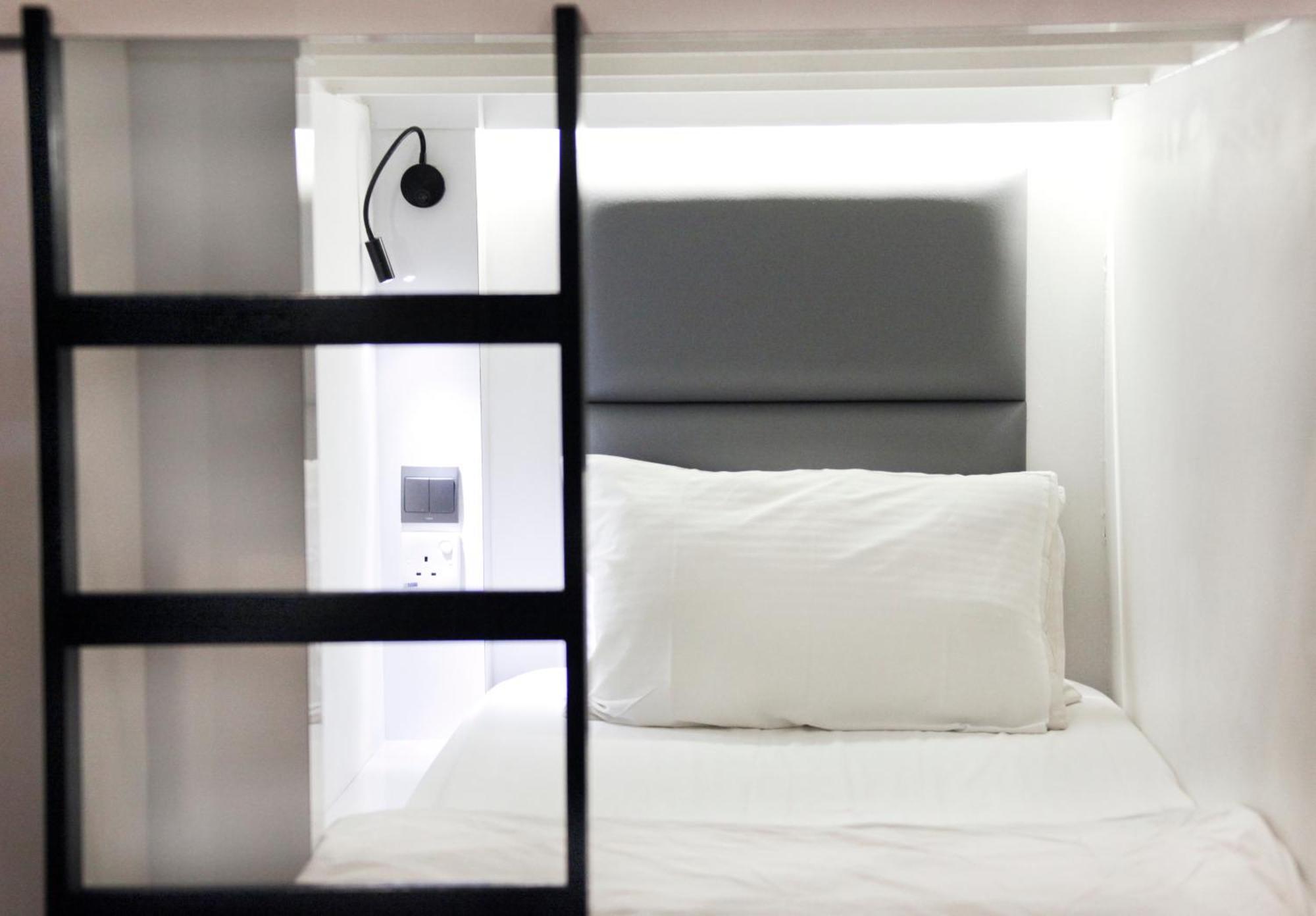 Private Room 10 Single Pods