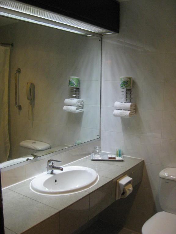 Staycation Promo - Deluxe Room with 2 Breakfast & Dinner