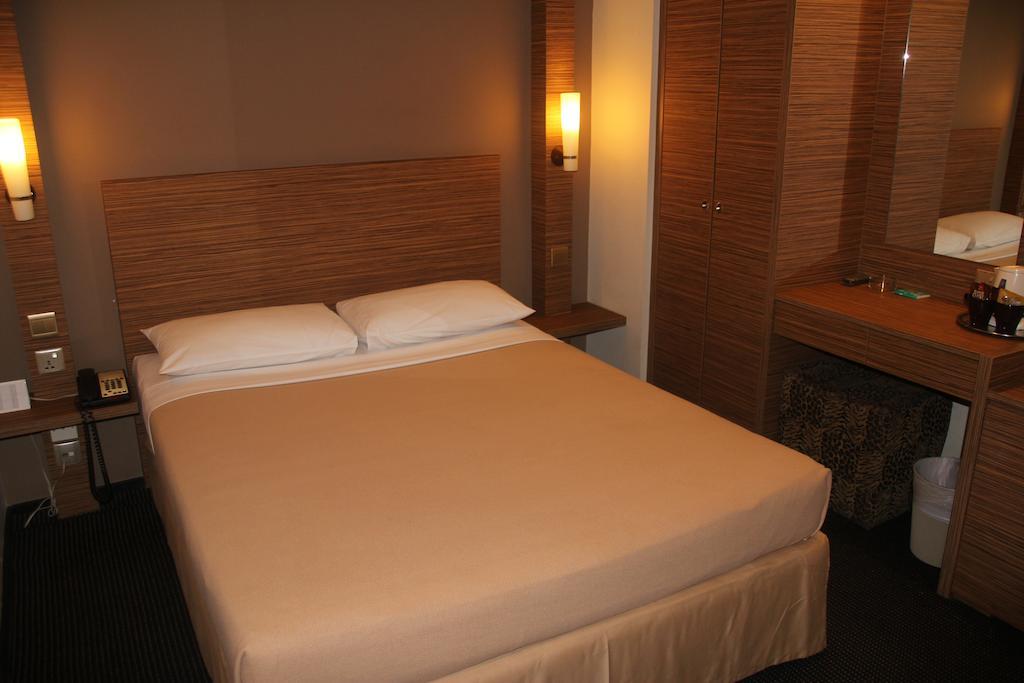 Standard Queen Room no window