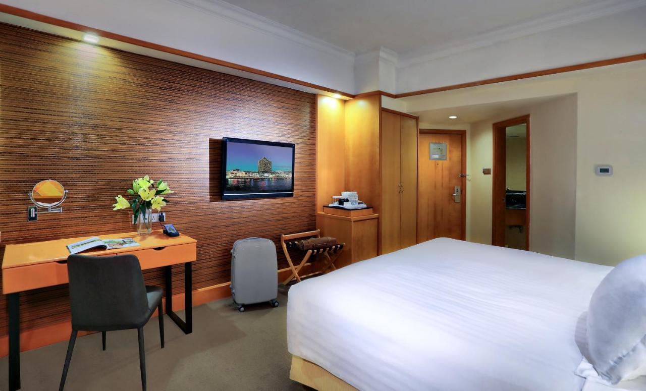 Connecting Room