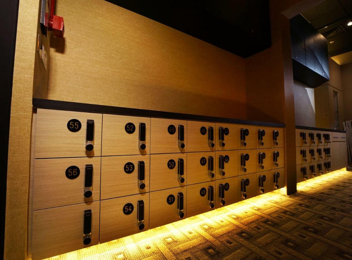 Single Capsule Female Room