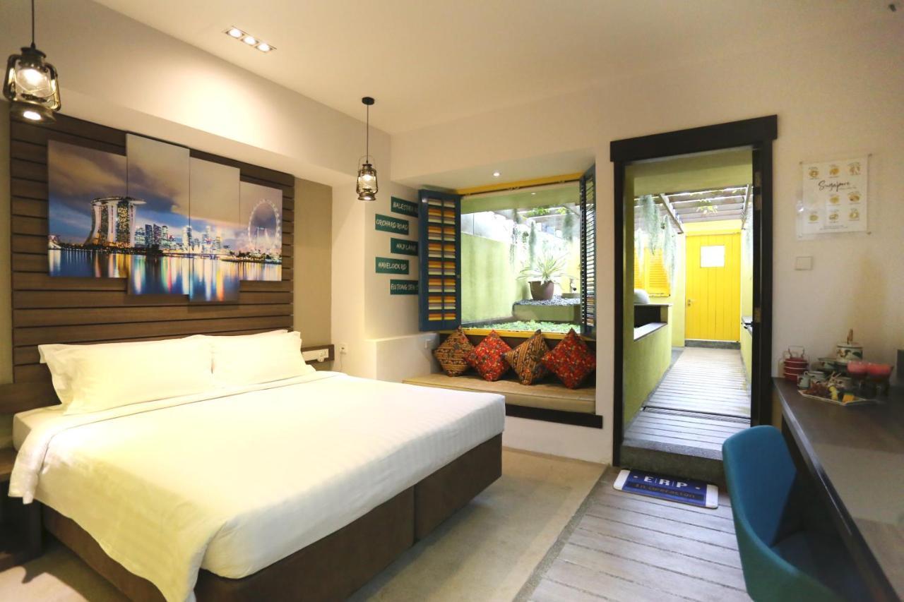 Theme Courtyard Club Room Lounge Access