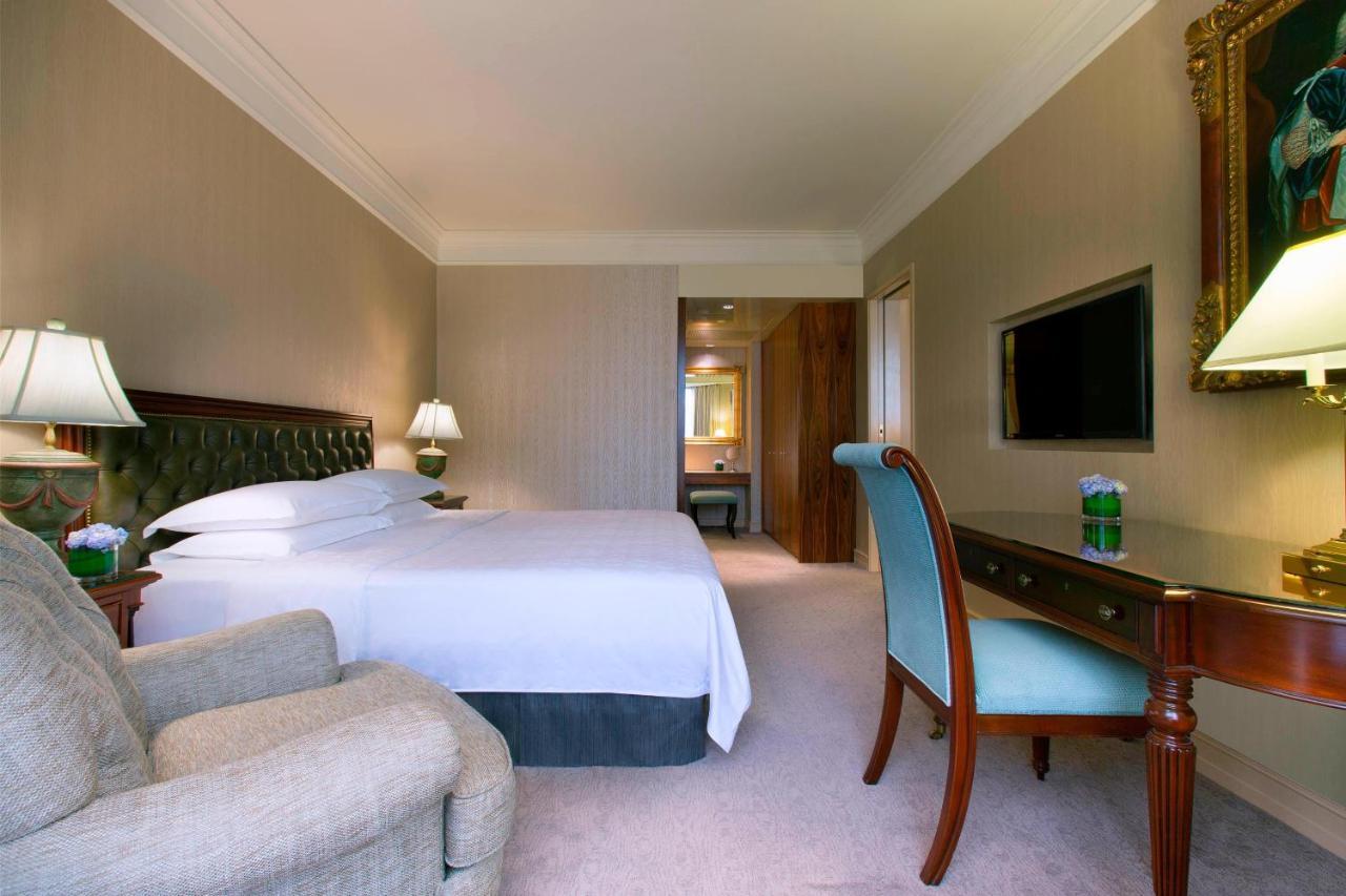 One-Bedroom King Suite High Floor Executive Lounge Access