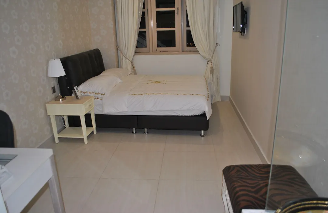 Jayleen Clarke Quay Hotel-1
