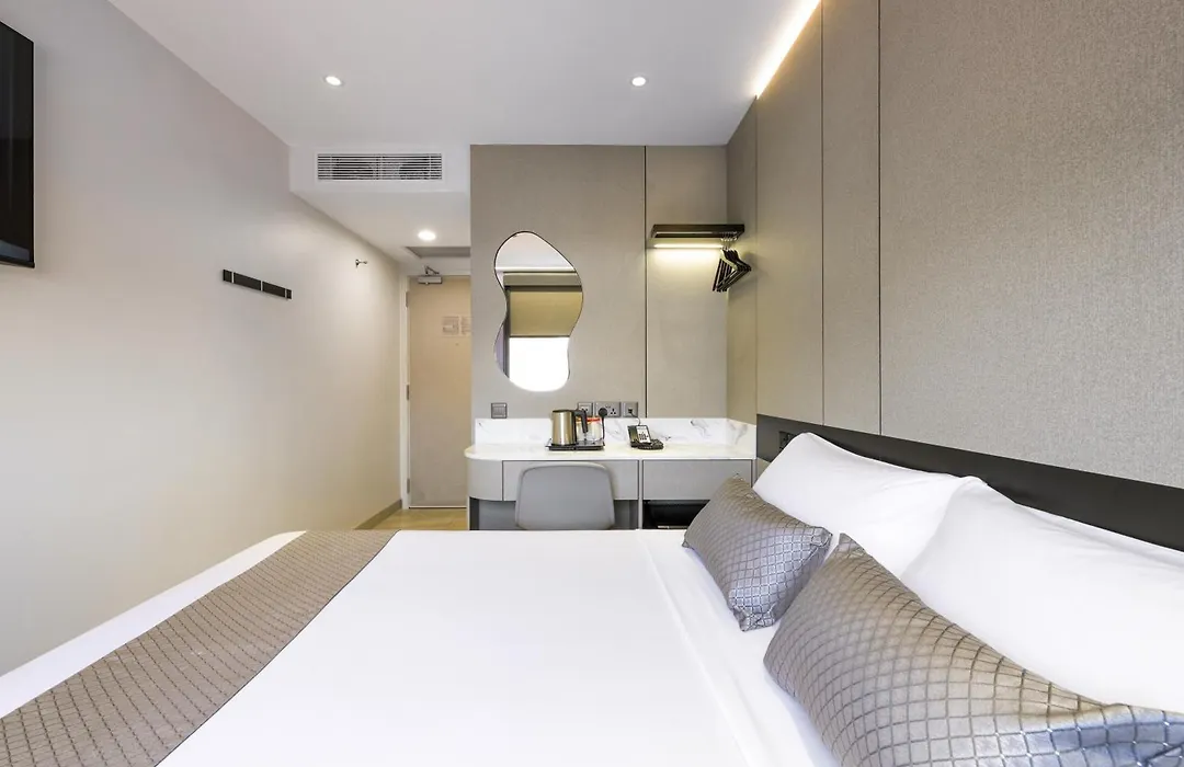 Hotel 81 Palace - NEWLY RENOVATED-1