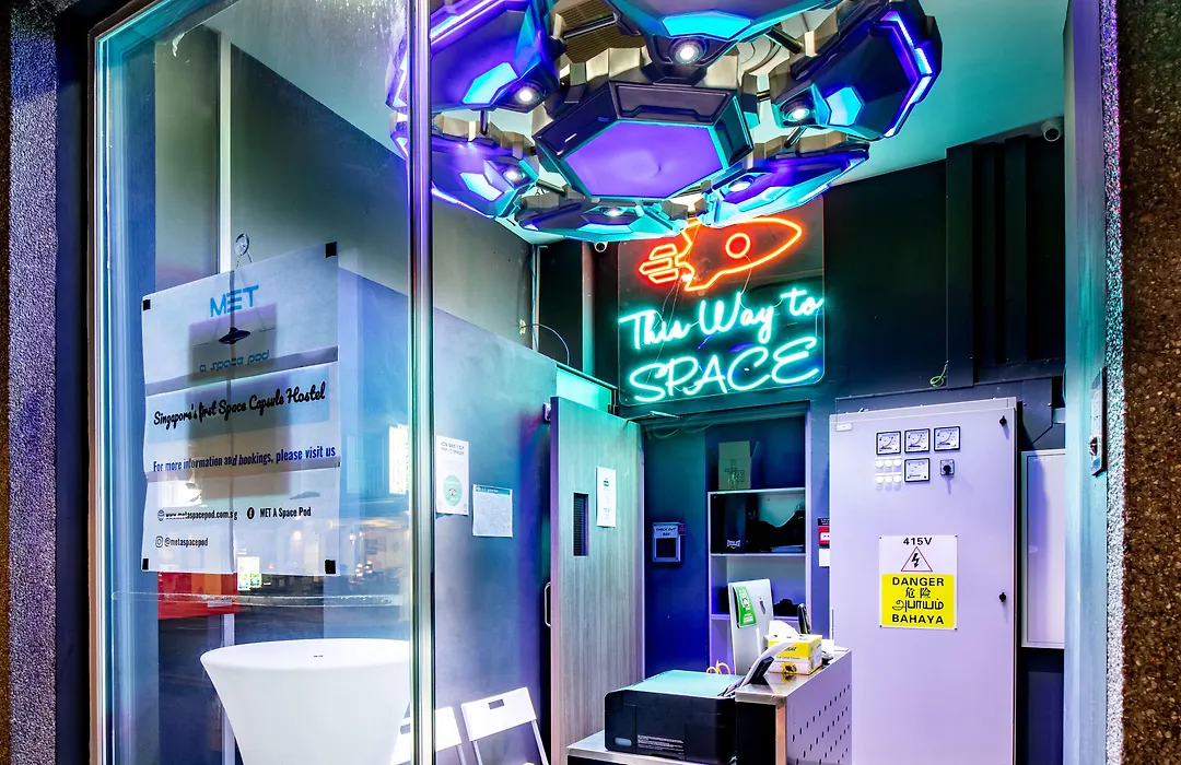 Met A Space Pod At Arab Street-1
