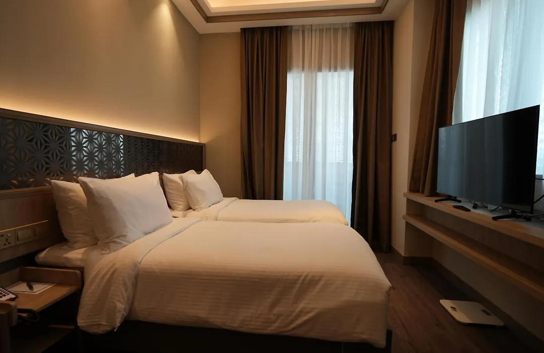 Aqueen Prestige Hotel Jalan Besar-1