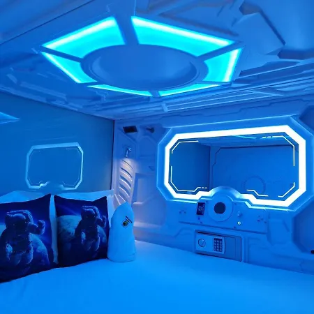 Galaxy Pods Capsule Hotel Boat Quay-3