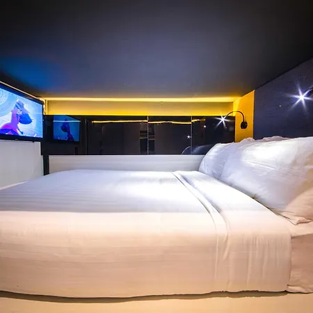 Cube Family Boutique Capsule Hotel At Chinatown-2