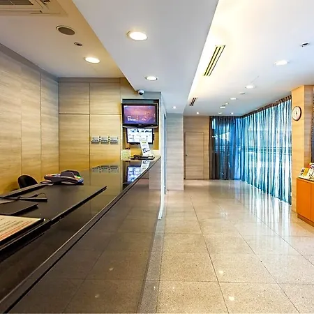 Hotel 81 Lucky-3