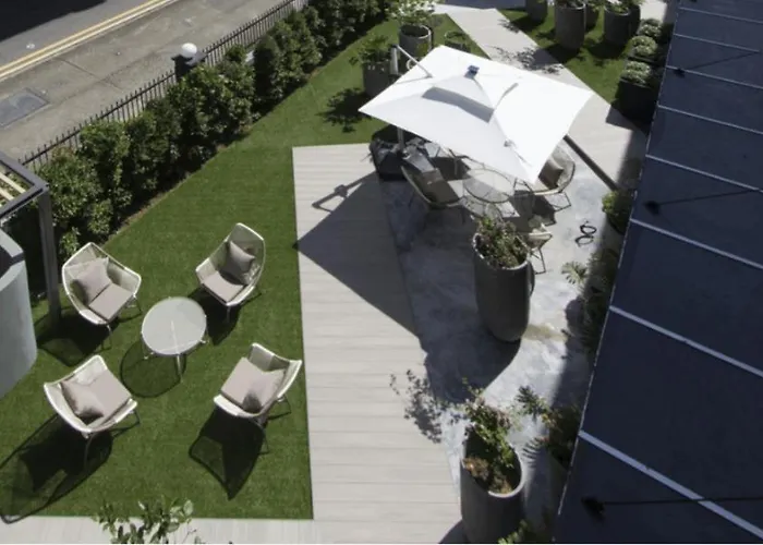 Coliwoo Keppel - Coliving Hotel Singapore