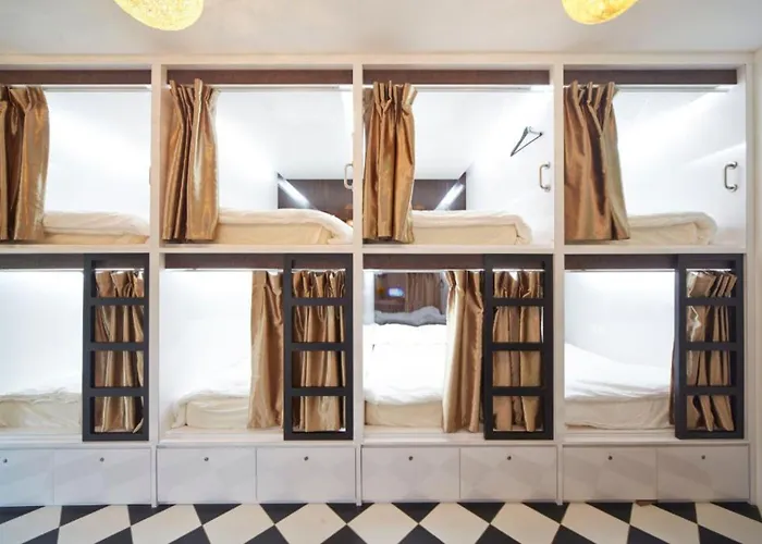 Vintage Inn Boutique Capsule @ Little India Singapore