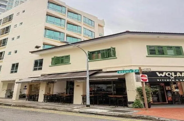 Reddoorz Premium @ Balestier Hotel Singapore